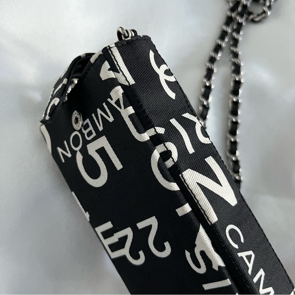 Authentic Chanel crossbody pouch with chain - Picture 11 of 15